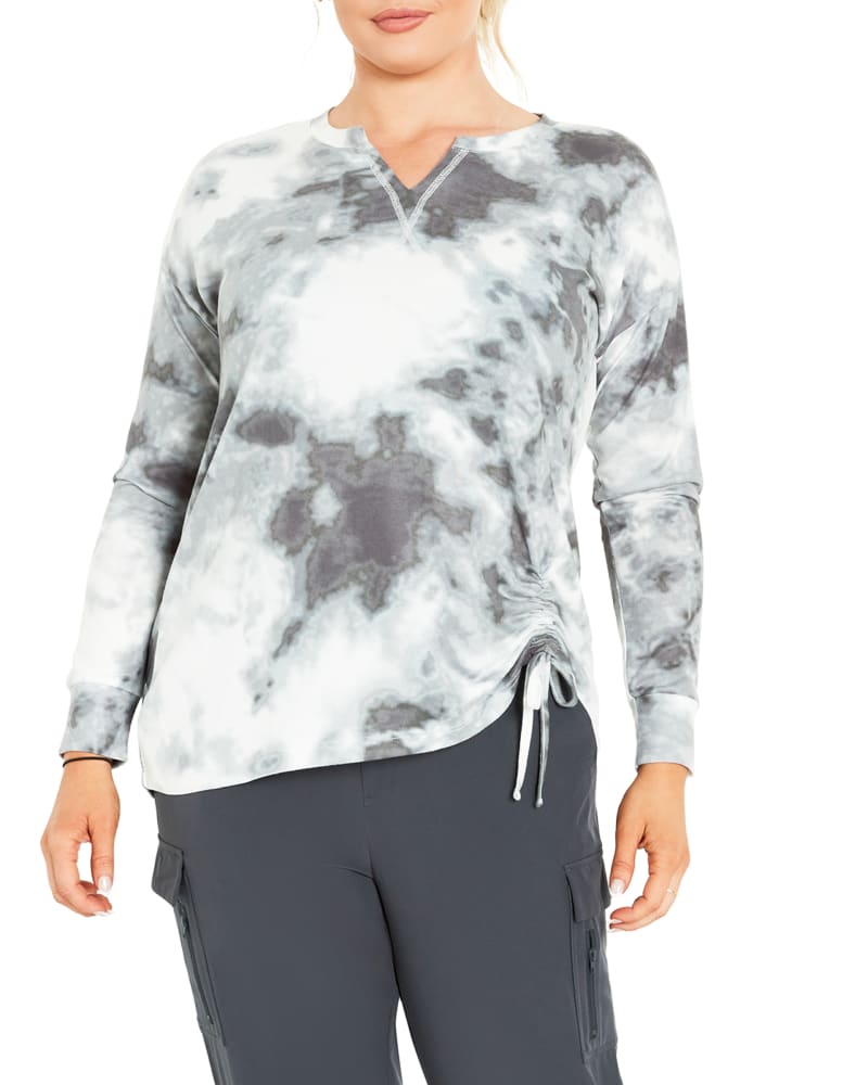 Front of a model wearing a size 20 TOP SKYLAR TIE DYE in Steel by Aveleisure. | dia_product_style_image_id:323044